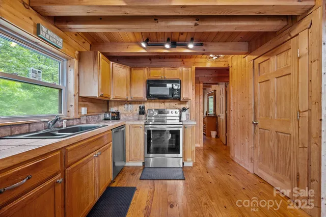 $759,400 | 173 Mistletoe Park, Lake Lure, NC 28746