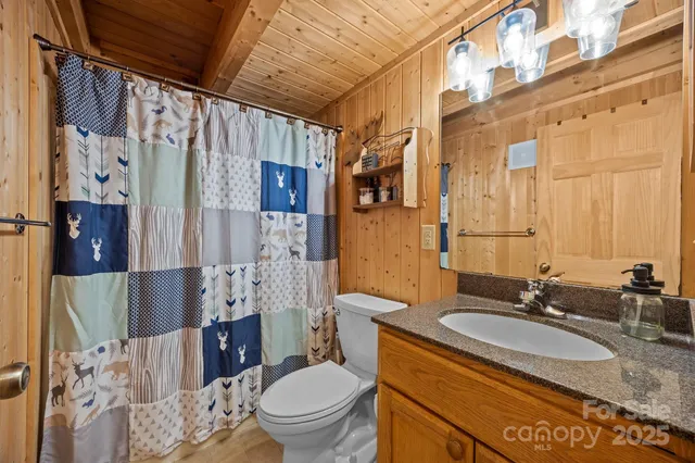 $759,400 | 173 Mistletoe Park, Lake Lure, NC 28746