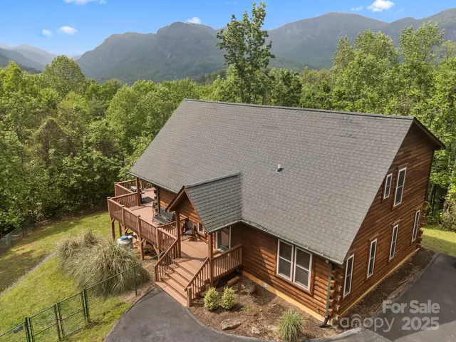 $759,400 | 173 Mistletoe Park, Lake Lure, NC 28746