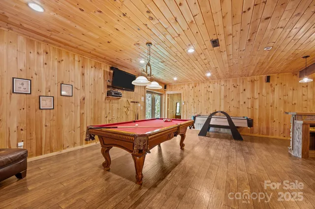 $759,400 | 173 Mistletoe Park, Lake Lure, NC 28746