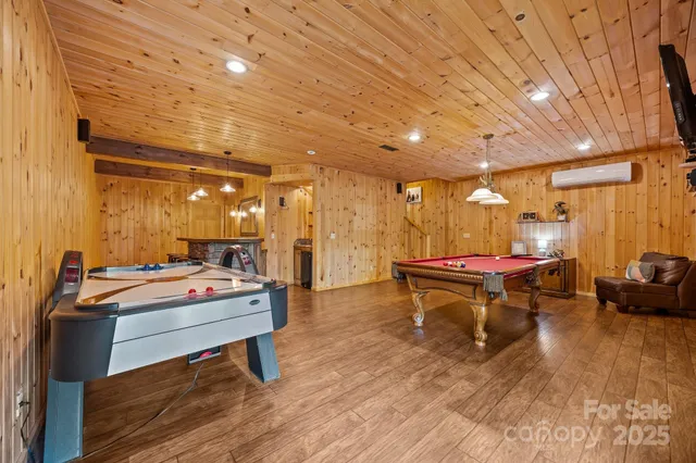 $759,400 | 173 Mistletoe Park, Lake Lure, NC 28746