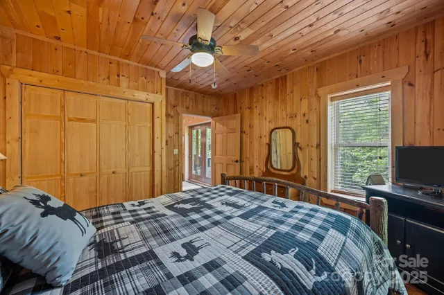 $759,400 | 173 Mistletoe Park, Lake Lure, NC 28746