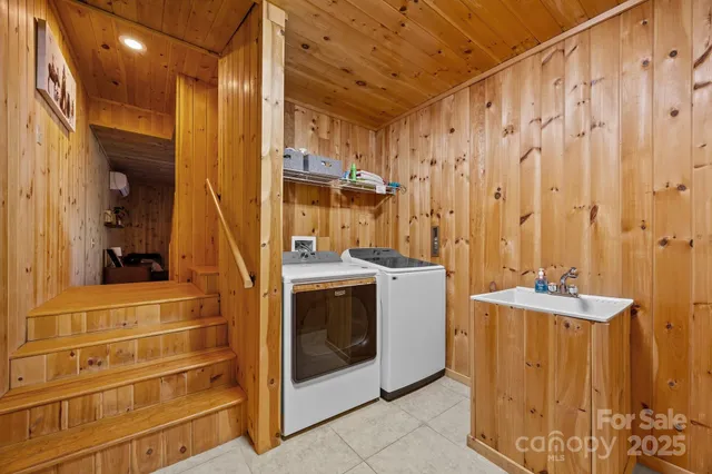 $759,400 | 173 Mistletoe Park, Lake Lure, NC 28746