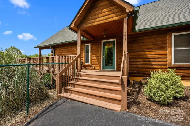 $759,400 | 173 Mistletoe Park, Lake Lure, NC 28746