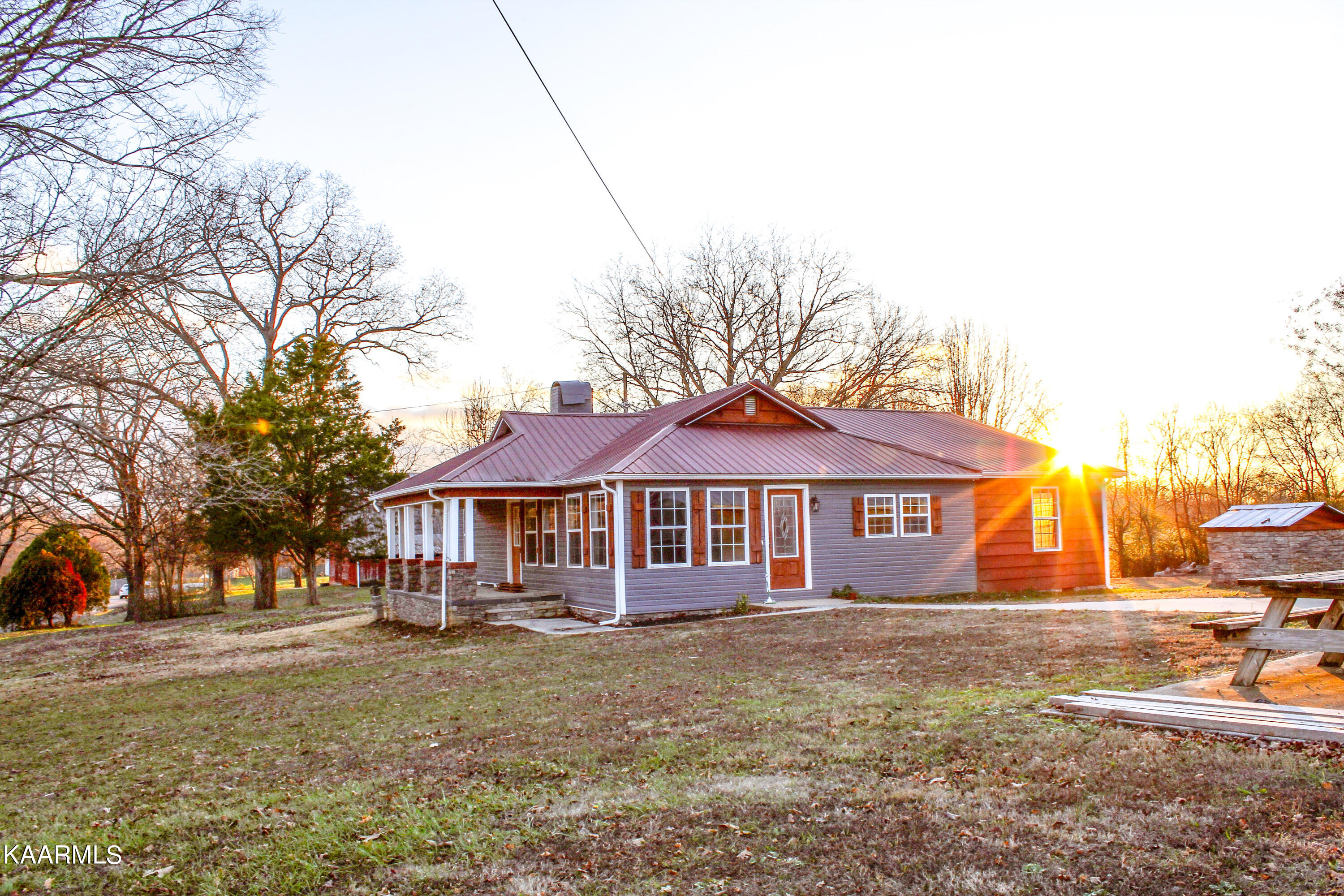 281 Summitt Road Madisonville, TN 37354 - Photo 2 of 38 BFF90712-DC0E-483C-901B-7252318A5836