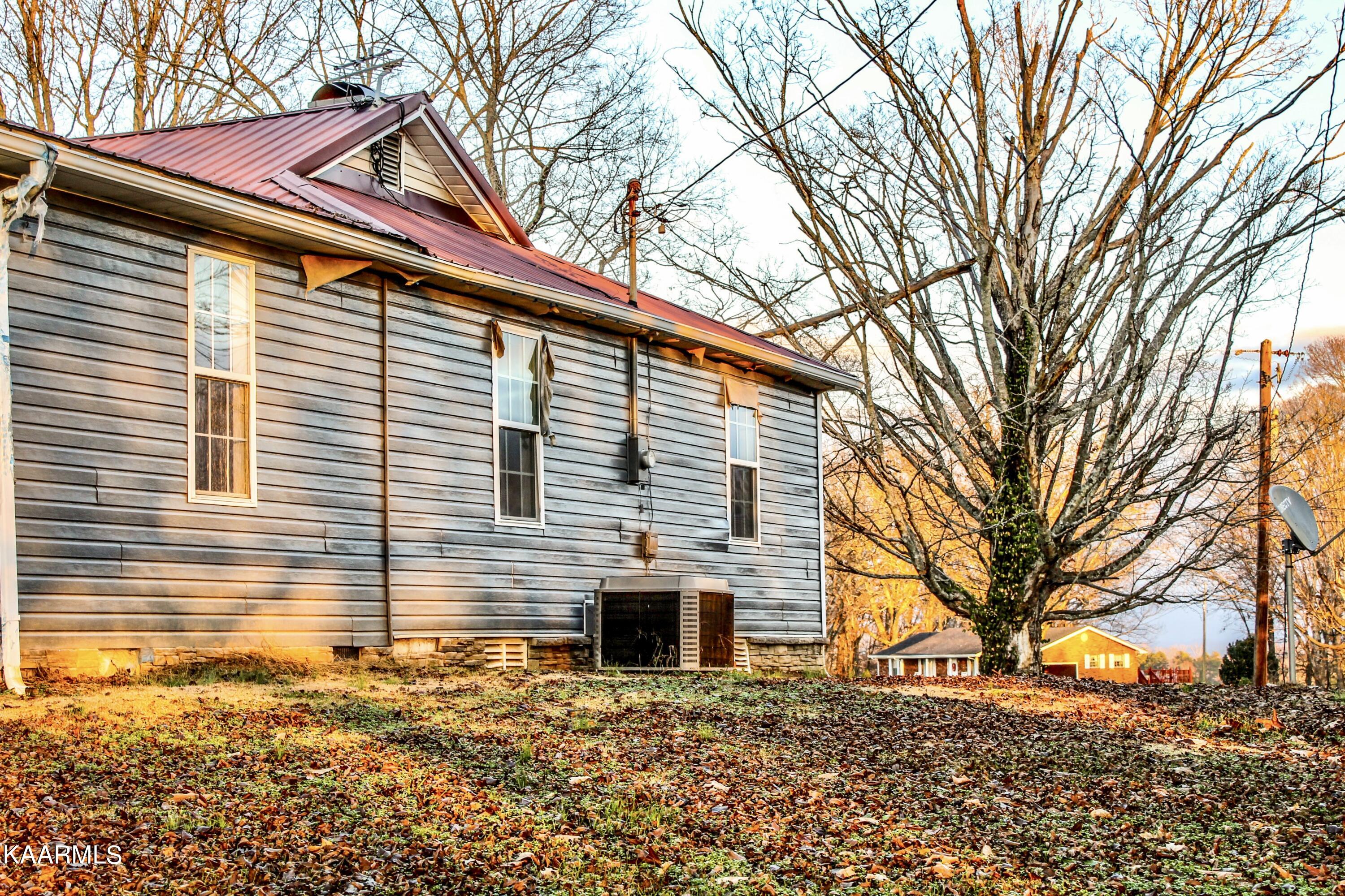 281 Summitt Road Madisonville, TN 37354 - Photo 5 of 38 19DB35FE-E4EC-4135-9A5A-60F331FAE7DC