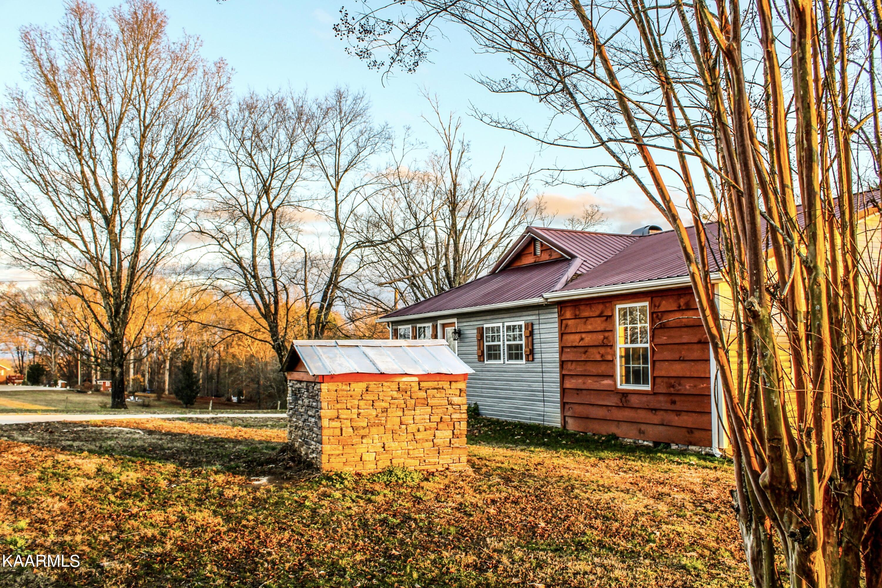 281 Summitt Road Madisonville, TN 37354 - Photo 7 of 38 4DCF4BE9-C66B-4B0F-B6A3-50F7DD903010