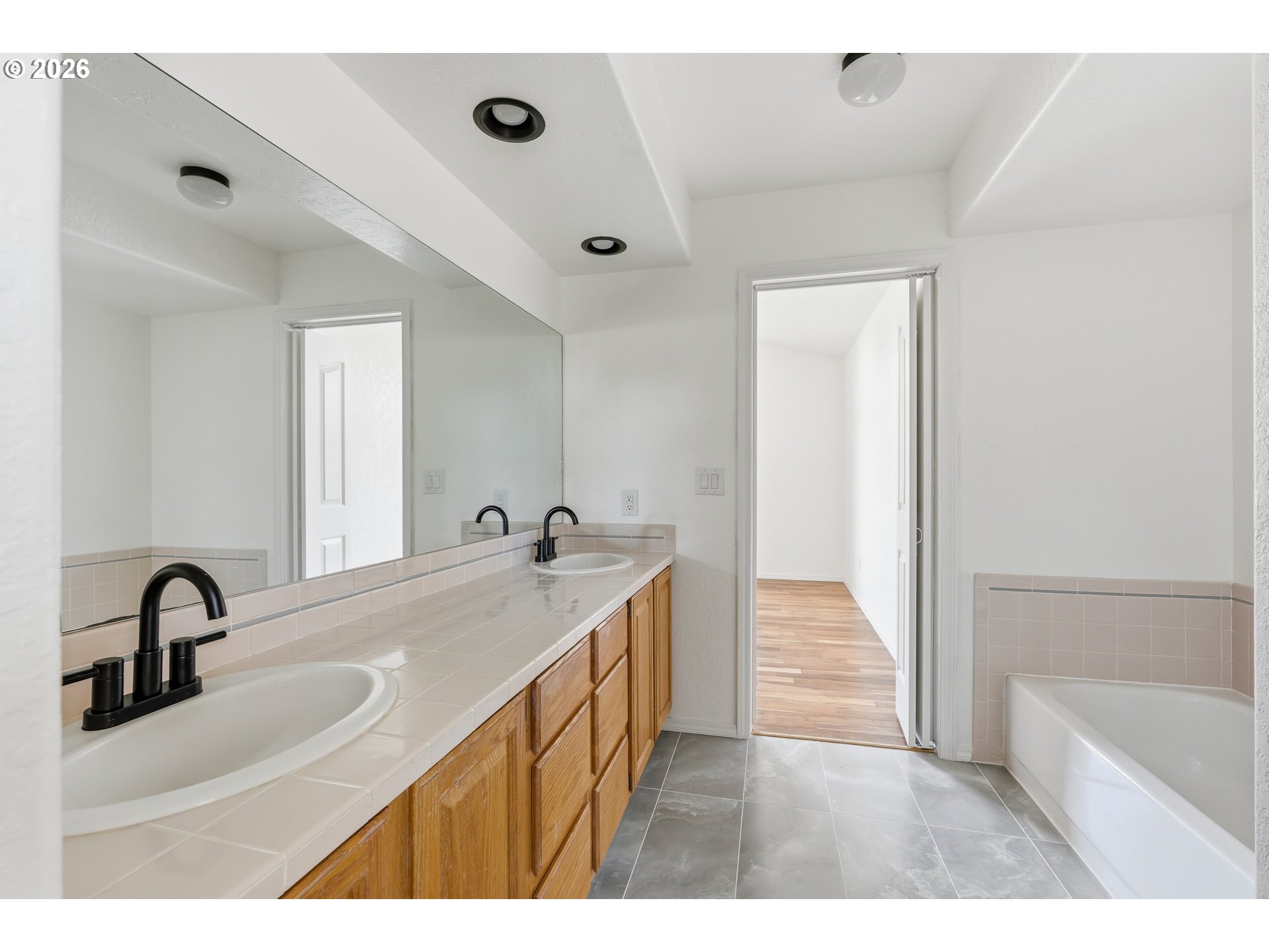 3244 Southwest 34th Street Redmond, OR 97756 - Photo 18 of 42 Primary Bedroom