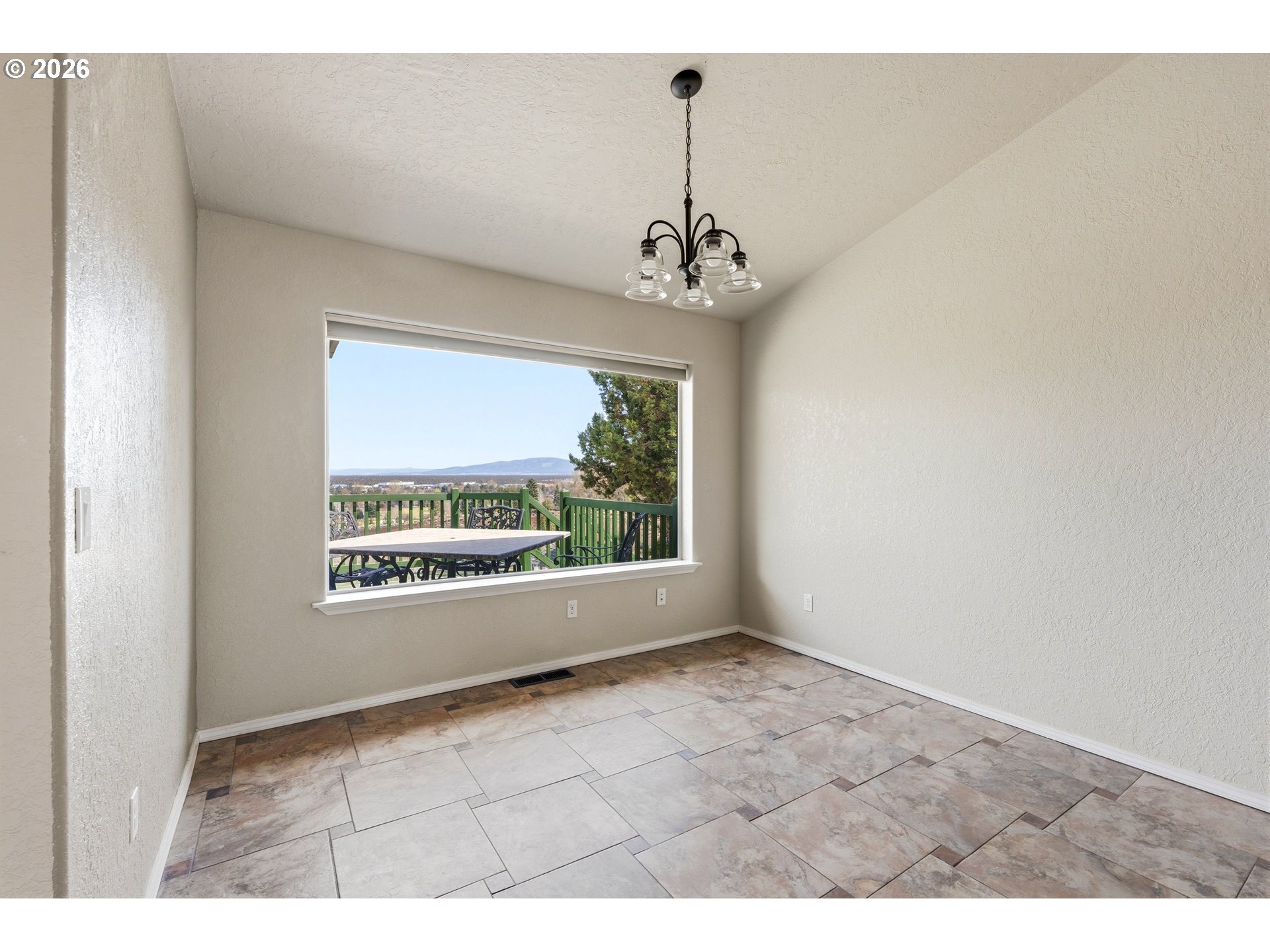 3244 Southwest 34th Street Redmond, OR 97756 - Photo 8 of 42 Living Room/Dining Room