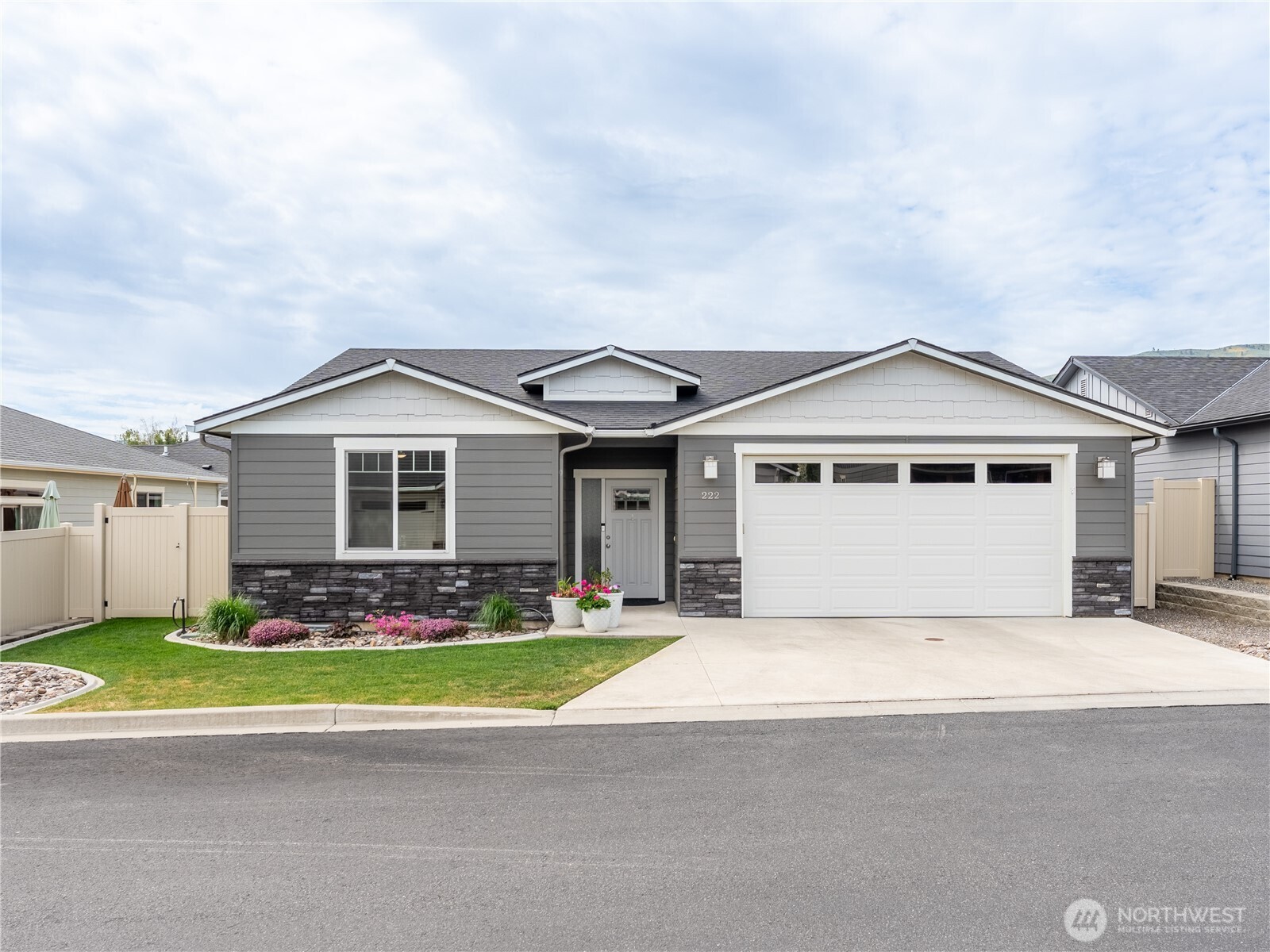 222 Pershing Street Wenatchee, WA 98801 - Photo 1 of 31 Gallery Image 1