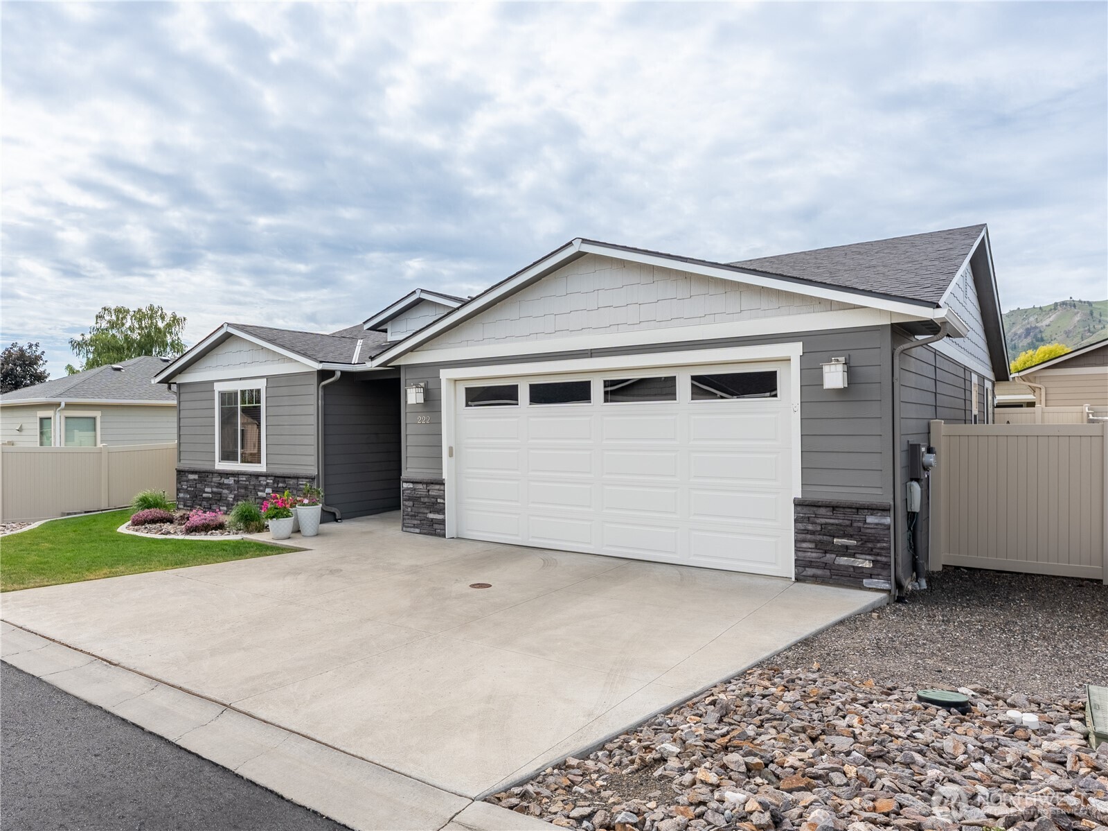 222 Pershing Street Wenatchee, WA 98801 - Photo 3 of 31 Gallery Image 3