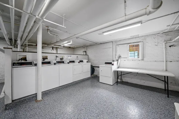 $1,895 | 2615 North Spaulding Avenue, Unit 3E, Chicago, IL 60647