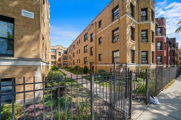 $1,895 | 2615 North Spaulding Avenue, Unit 3E, Chicago, IL 60647