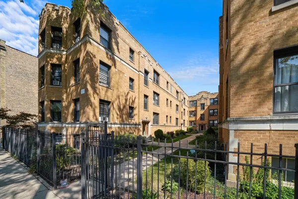$1,895 | 2615 North Spaulding Avenue, Unit 3E, Chicago, IL 60647