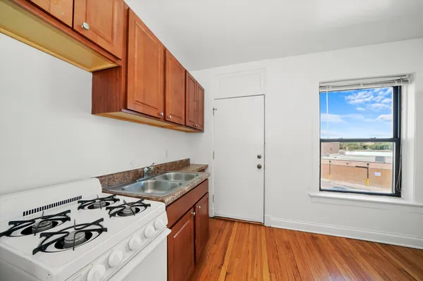 $1,895 | 2615 North Spaulding Avenue, Unit 3E, Chicago, IL 60647