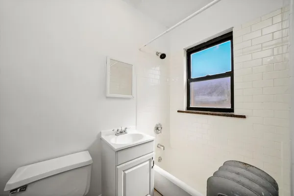 $1,895 | 2615 North Spaulding Avenue, Unit 3E, Chicago, IL 60647