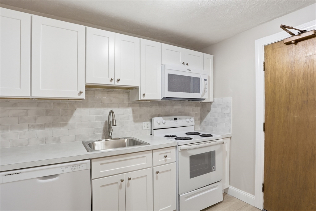 11 Davis Road, Unit B8 Acton, MA 01720 - Photo 3 of 30