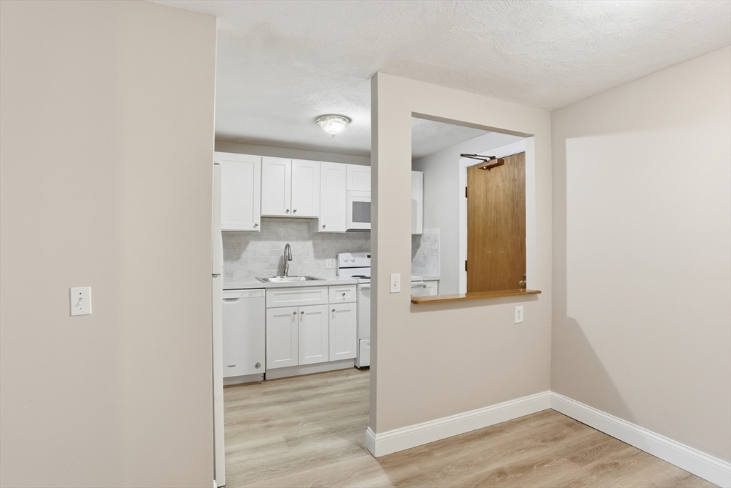 11 Davis Road, Unit B8 Acton, MA 01720 - Photo 4 of 30
