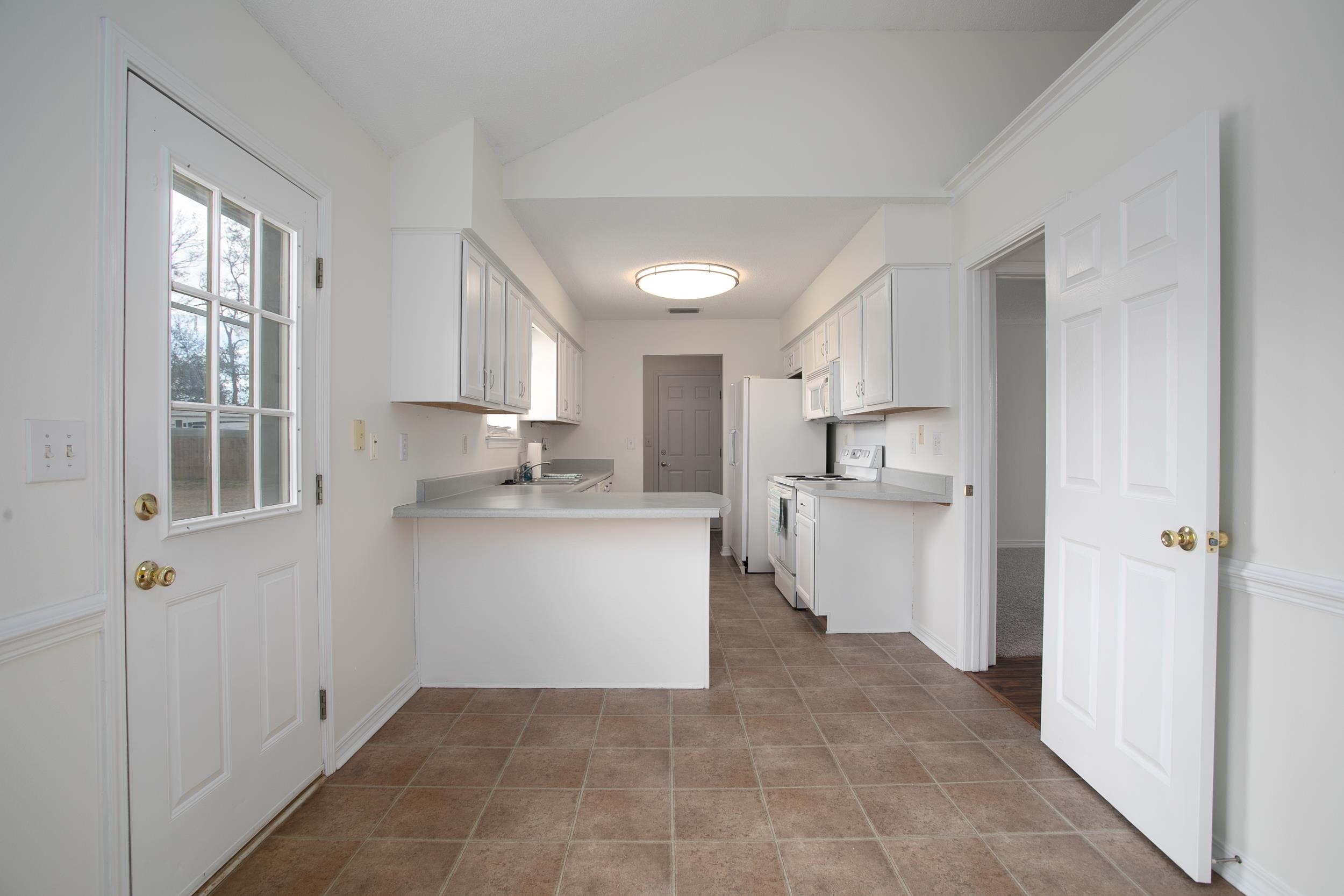 125 Pennbrooke Loop Foley, AL 36535 - Photo 13 of 35 kitchen and dining