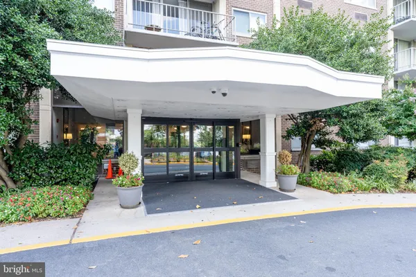 $1,850 | 2059 Huntington Avenue, Unit 1204, Alexandria, VA 22303