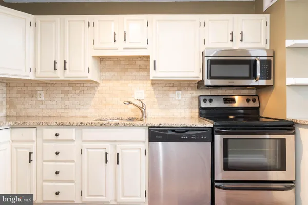 $1,850 | 2059 Huntington Avenue, Unit 1204, Alexandria, VA 22303