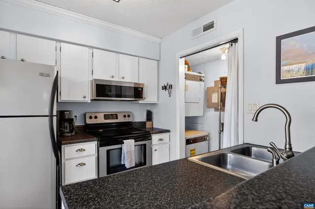 $254,000 | 775 Laurelwood, Unit 775, Roseland, VA 22967