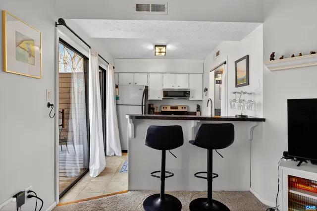 $254,000 | 775 Laurelwood, Unit 775, Roseland, VA 22967