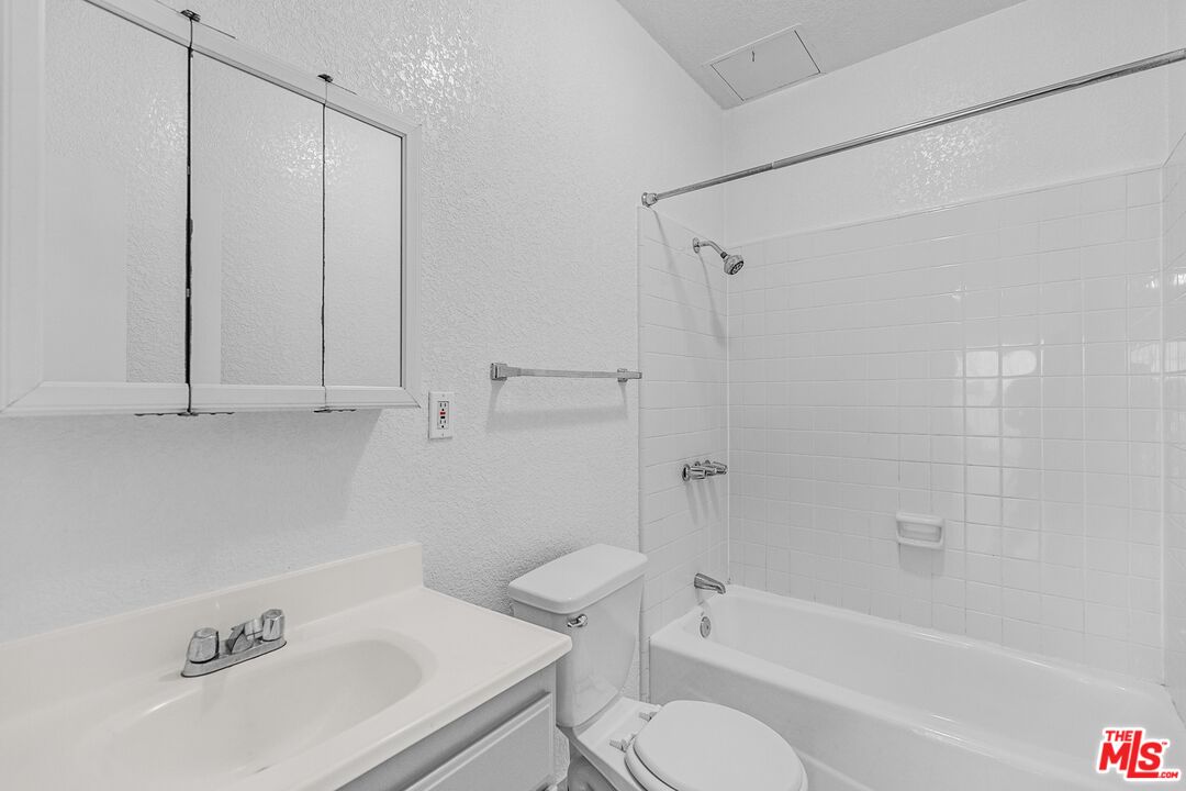 26 Breeze Avenue, Unit 7 Venice, CA 90291 - Photo 12 of 18