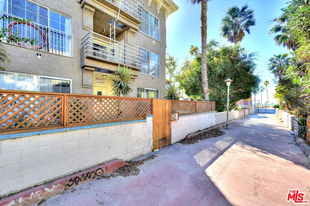 26 Breeze Avenue, Unit 7 Venice, CA 90291 - Photo 17 of 18