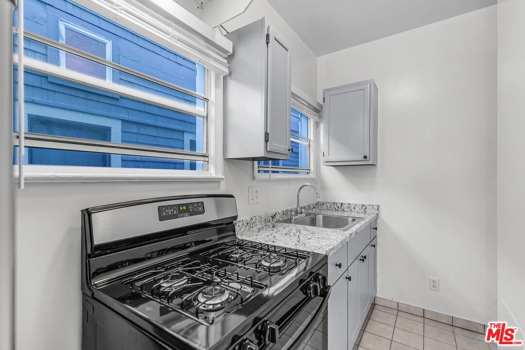 26 Breeze Avenue, Unit 7 Venice, CA 90291 - Photo 10 of 18