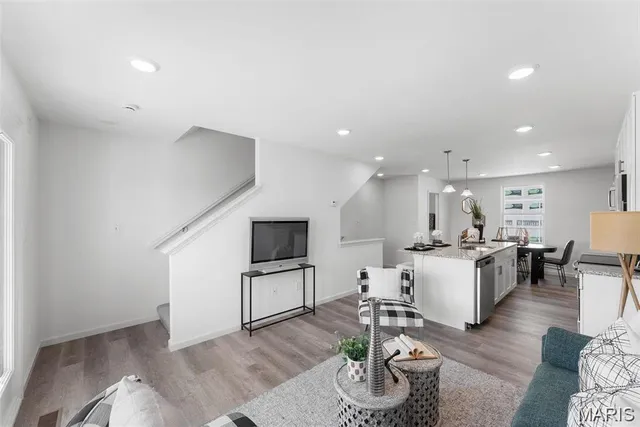 $249,900 | 108 Canal Cottage Alley, St. Charles, MO 63301