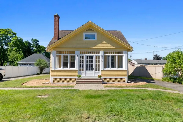 $689,900 | 17 Munroe Street, Lynnfield, MA 01940