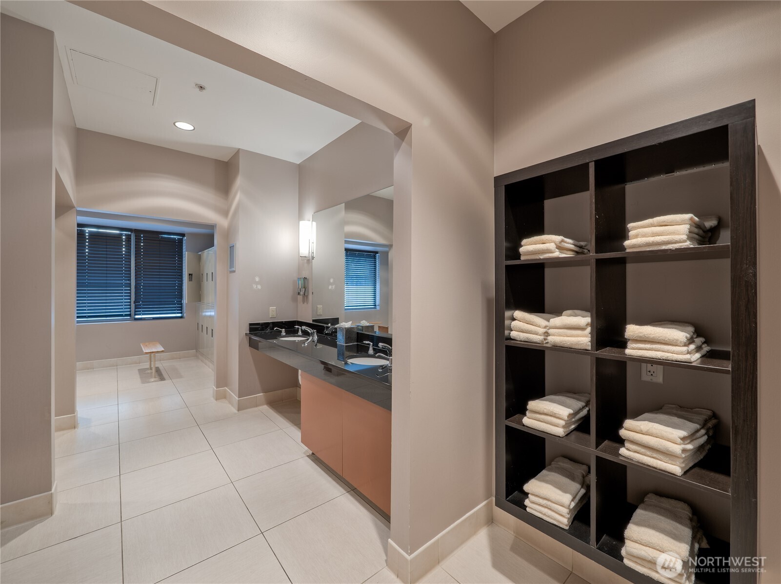 910 Lenora Street, Unit 200 Seattle, WA 98121 - Photo 20 of 23 a kitchen with cabinets and appliances