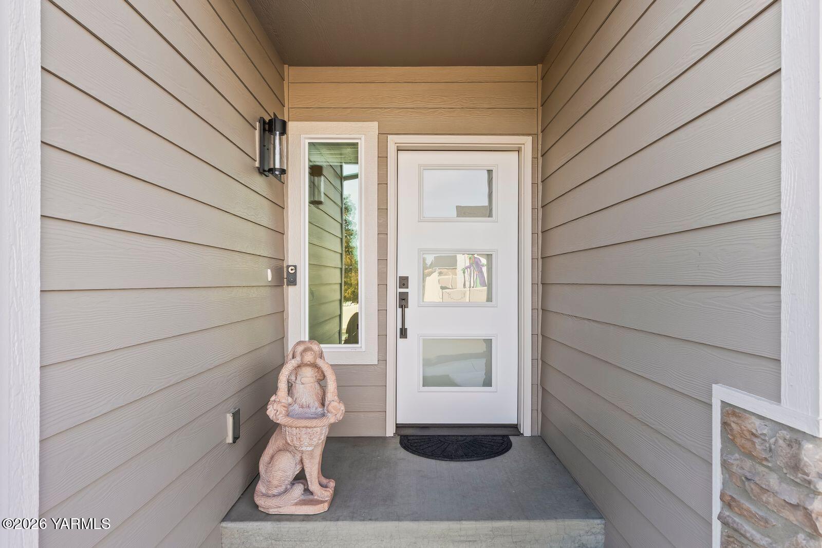 304 Rainier Street Yakima, WA 98908 - Photo 18 of 39 2. Entryway