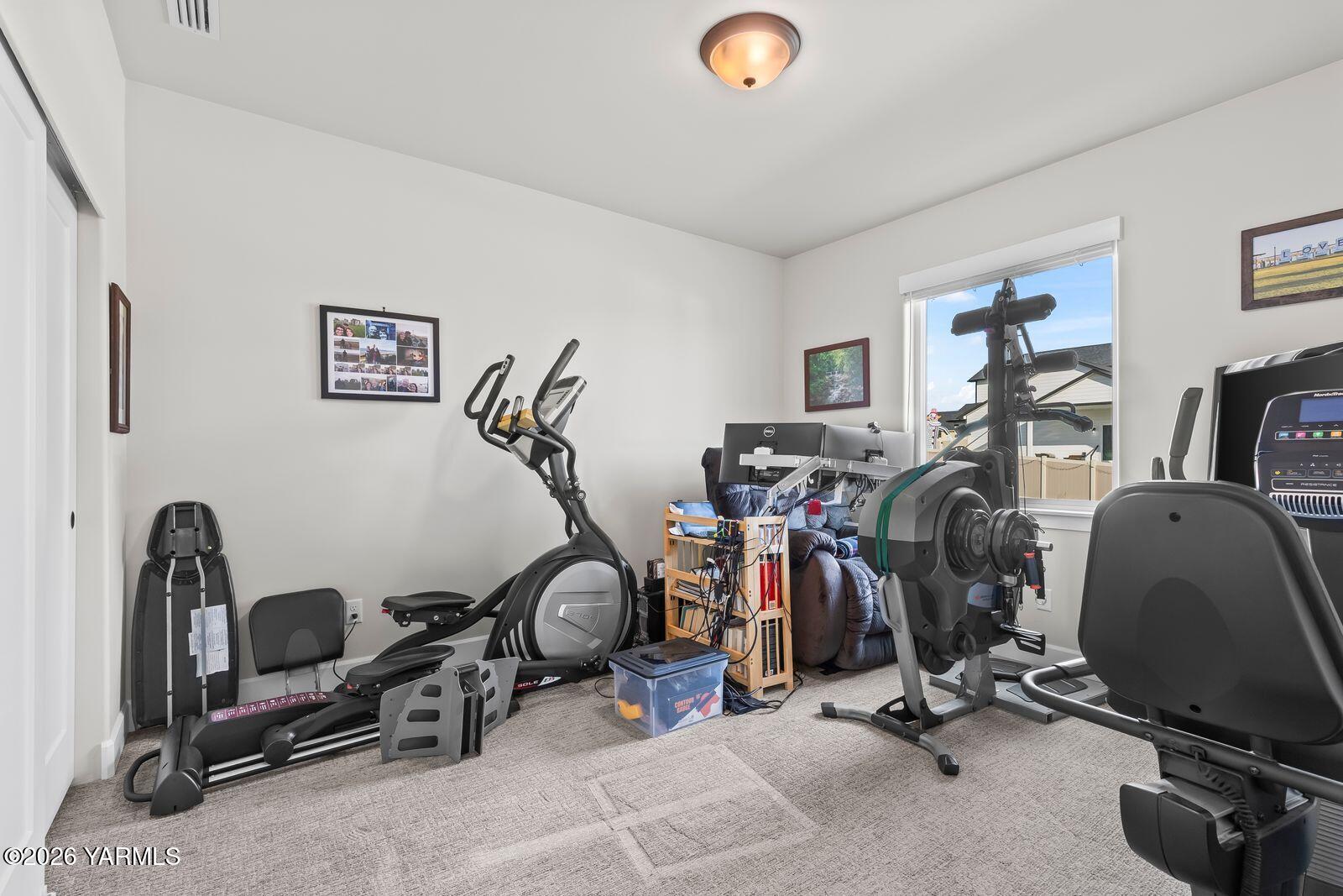 304 Rainier Street Yakima, WA 98908 - Photo 37 of 39 a view of a room with gym equipment