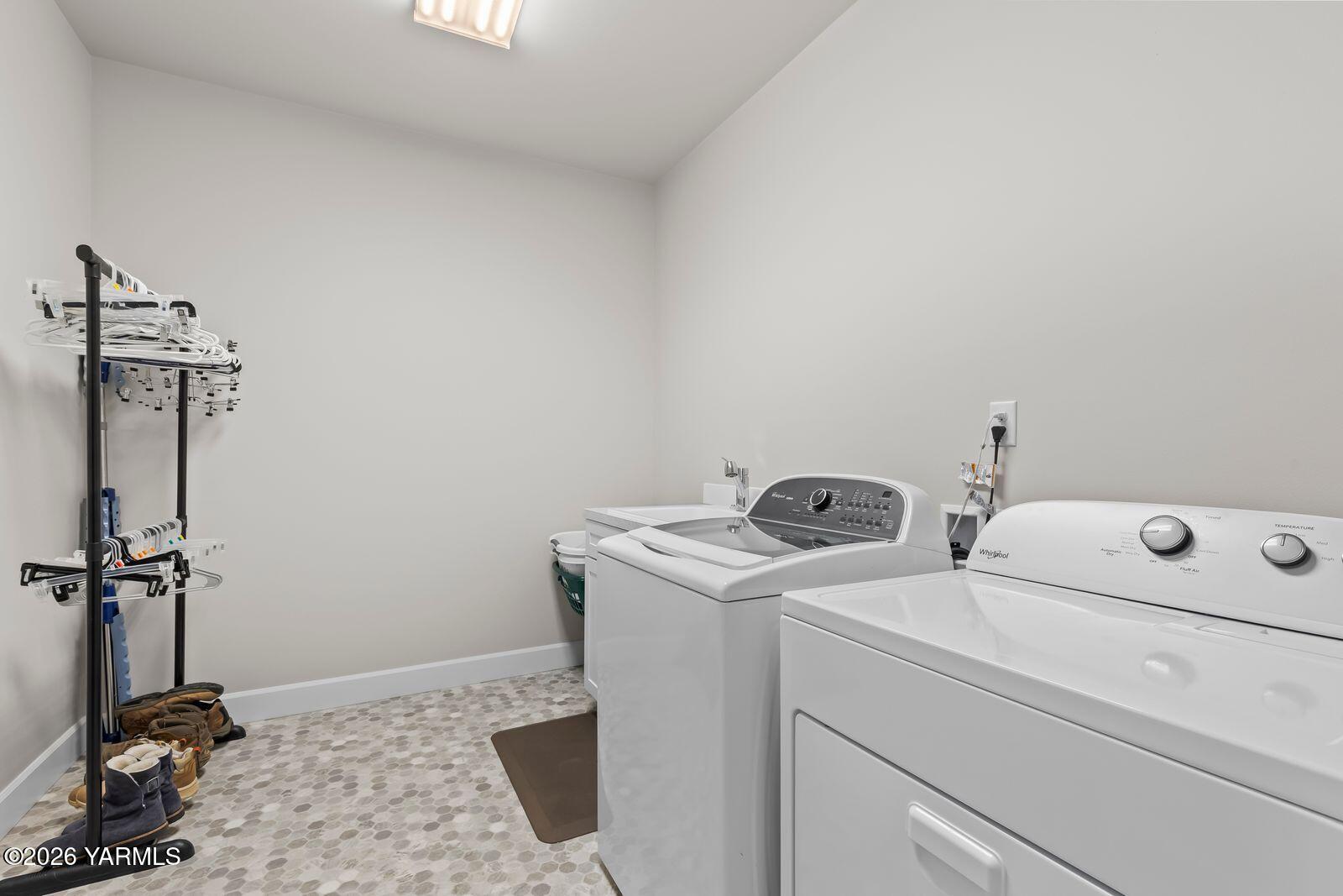 304 Rainier Street Yakima, WA 98908 - Photo 38 of 39 22. Laundry Room