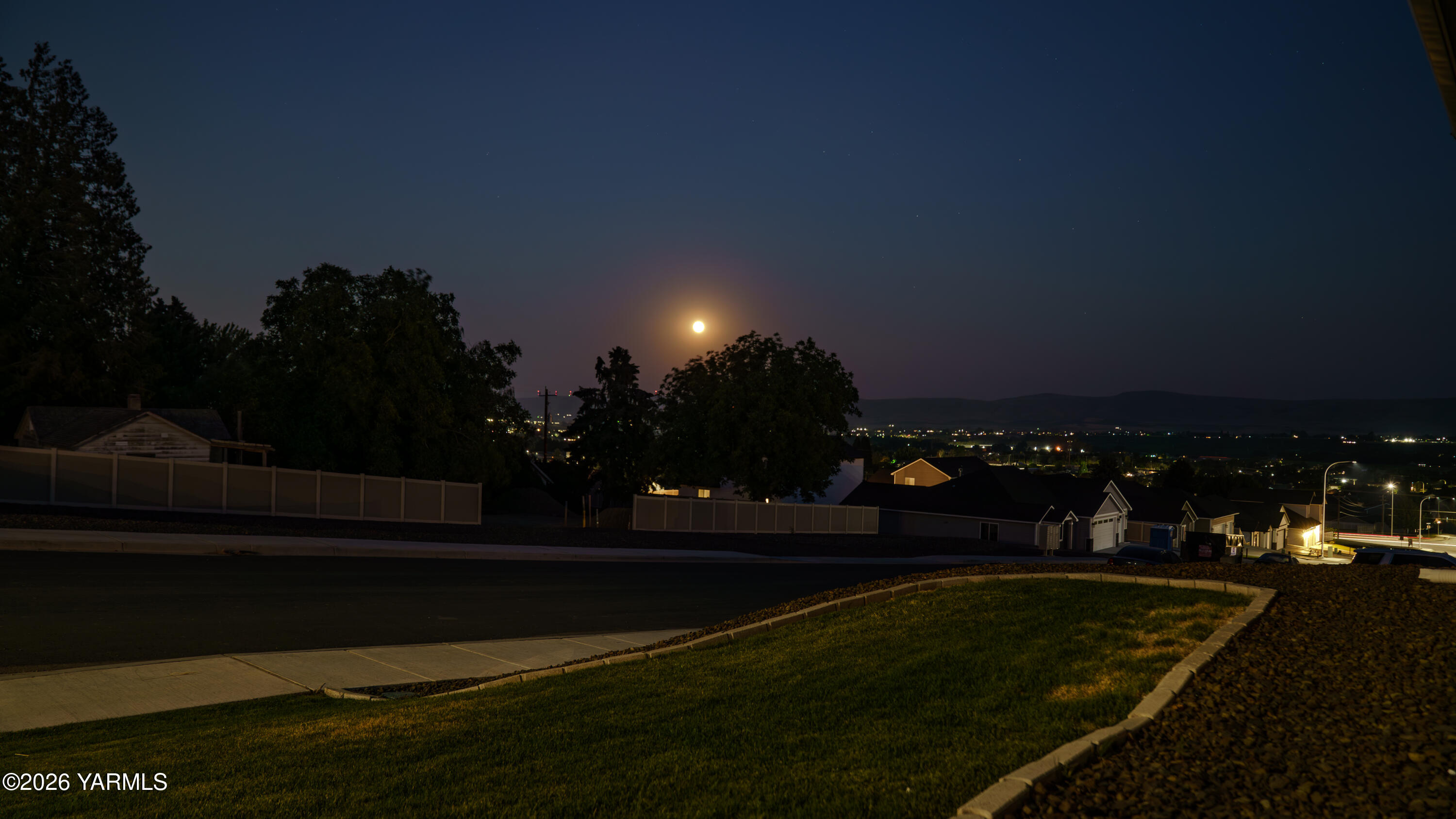 304 Rainier Street Yakima, WA 98908 - Photo 9 of 39 a view of a lake