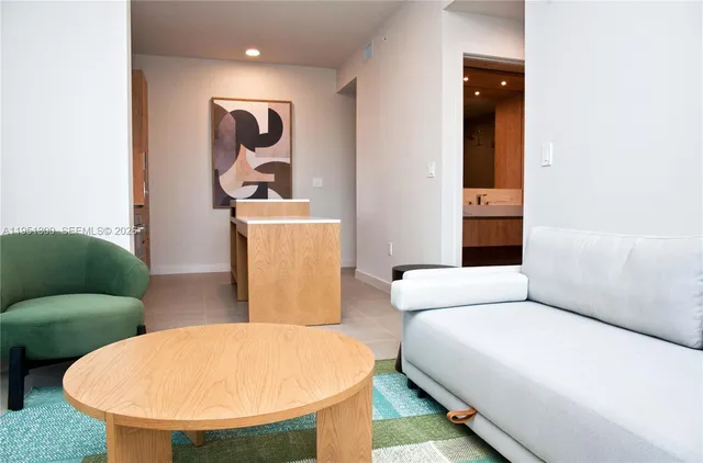 $4,500 | 11 Northeast 6th Street, Unit 1109, Miami, FL 33132