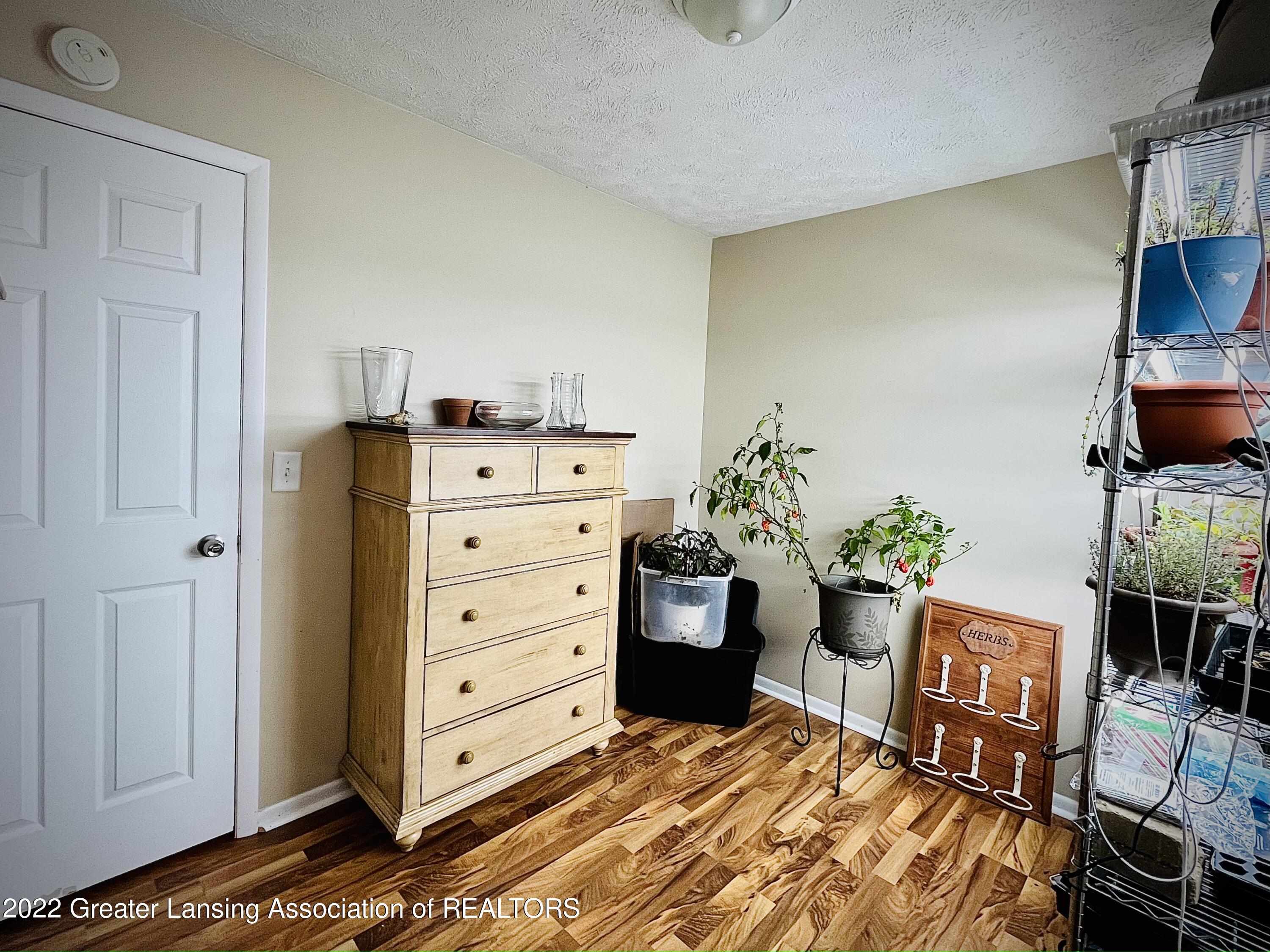 2827 Reo Road Lansing, MI 48911 - Photo 17 of 33 17