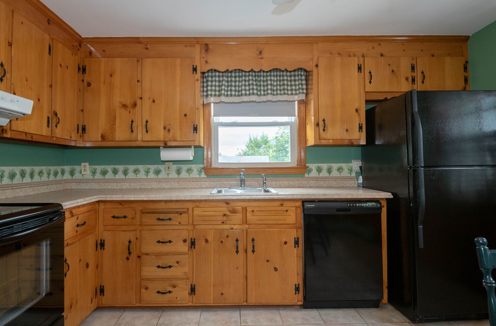 15 Richardson Road Stoneham, MA 02180 - Photo 11 of 30 Gallery Image 11