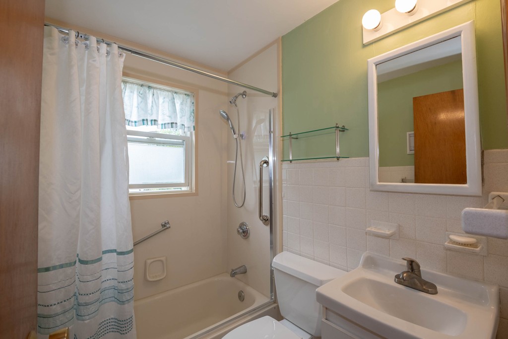 15 Richardson Road Stoneham, MA 02180 - Photo 14 of 30 Gallery Image 14