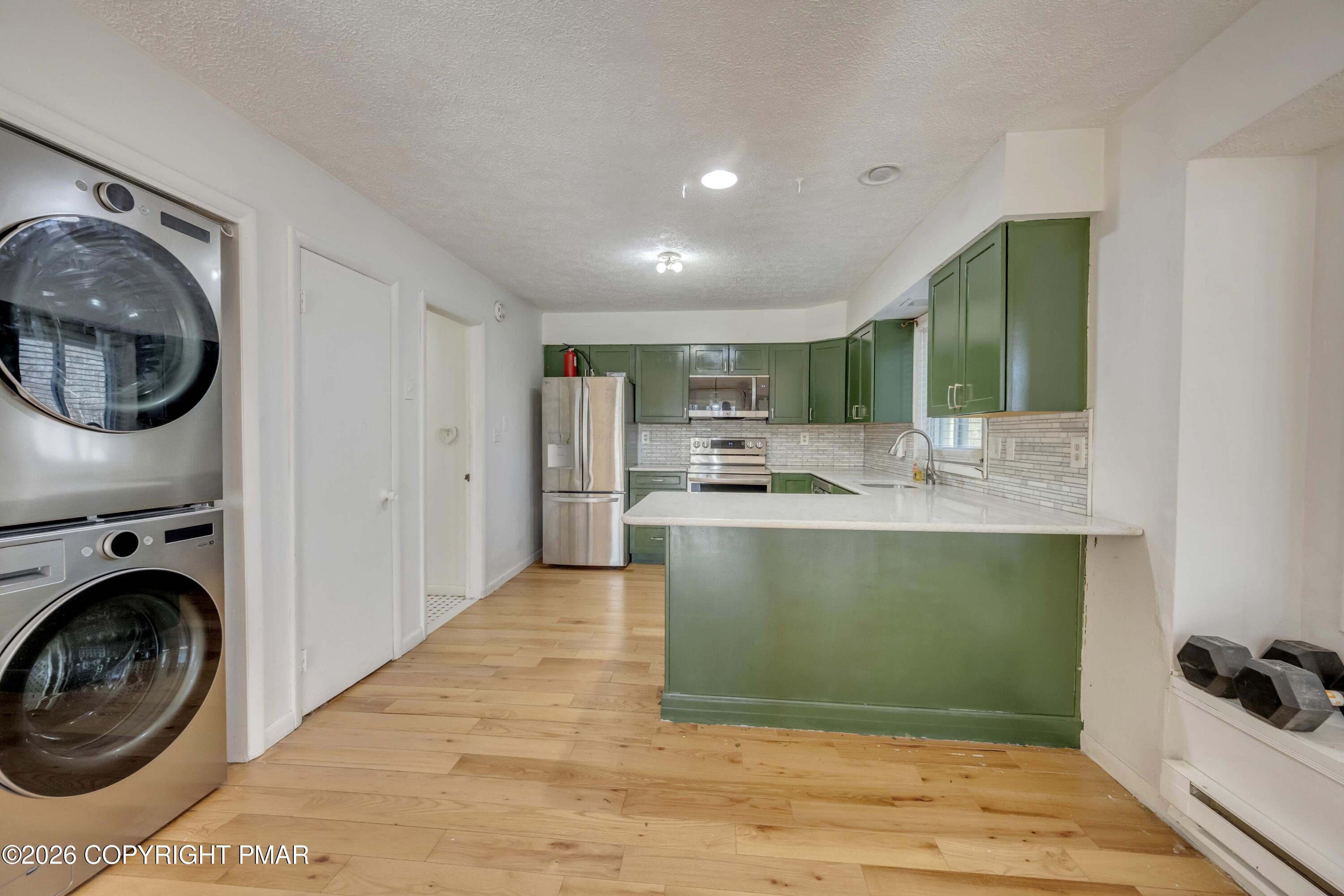 187 Bellingham Drive Bushkill, PA 18324 - Photo 16 of 45 Kitchen