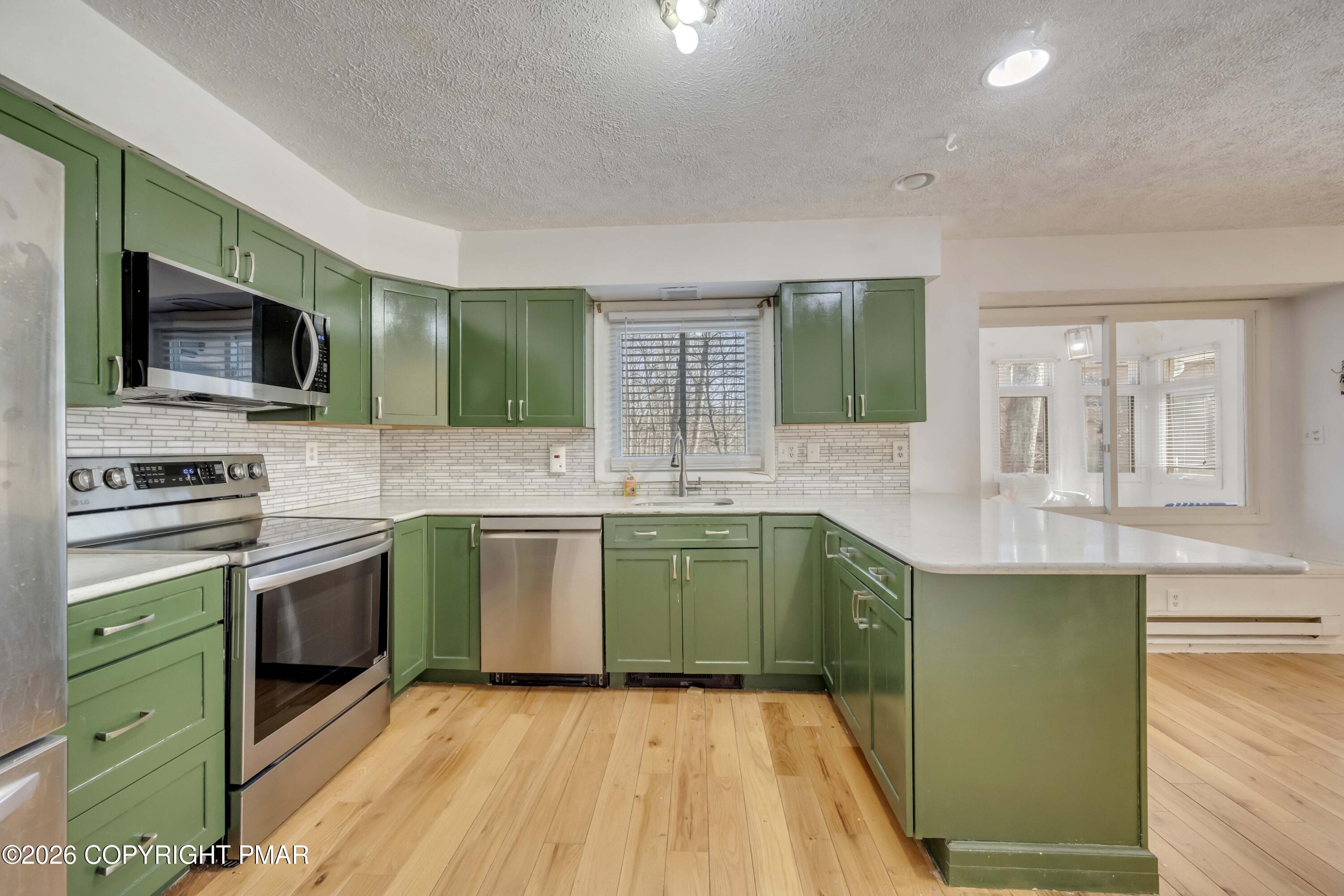 187 Bellingham Drive Bushkill, PA 18324 - Photo 5 of 45 Kitchen