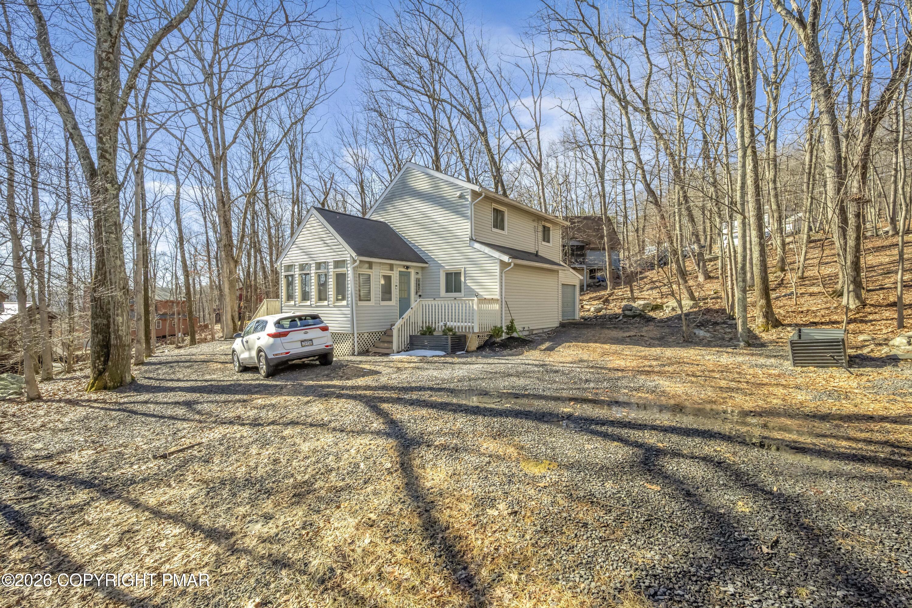 187 Bellingham Drive Bushkill, PA 18324 - Photo 9 of 45 Driveway view