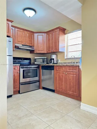$1,800 | 1300 Moffett Street, Unit 306, Hallandale Beach, FL 33009