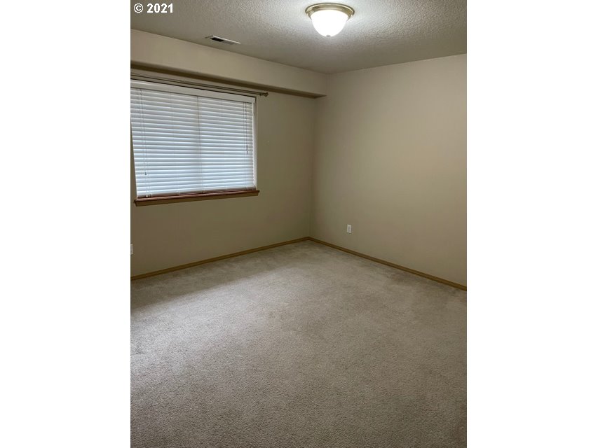 3844 Southeast Powell Valley Road Gresham, OR 97080 - Photo 11 of 17 Gallery Image 11