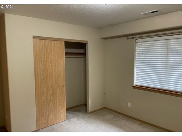 3844 Southeast Powell Valley Road Gresham, OR 97080 - Photo 12 of 17 Gallery Image 12