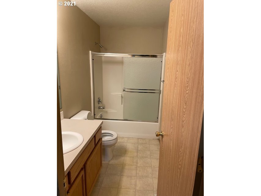 3844 Southeast Powell Valley Road Gresham, OR 97080 - Photo 13 of 17 Gallery Image 13