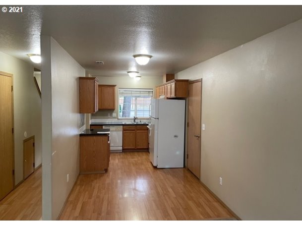 3844 Southeast Powell Valley Road Gresham, OR 97080 - Photo 5 of 17 Gallery Image 5