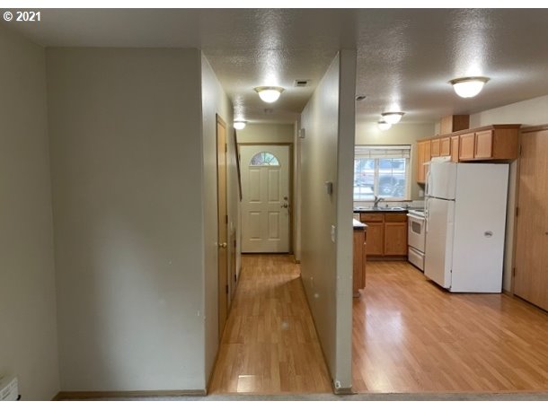 3844 Southeast Powell Valley Road Gresham, OR 97080 - Photo 6 of 17 Gallery Image 6